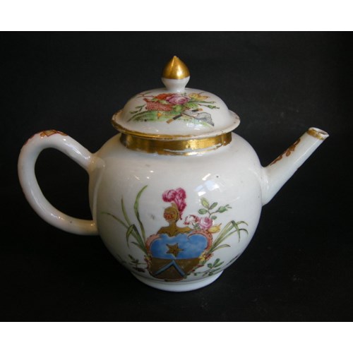 Armorial teapot Chinese Export